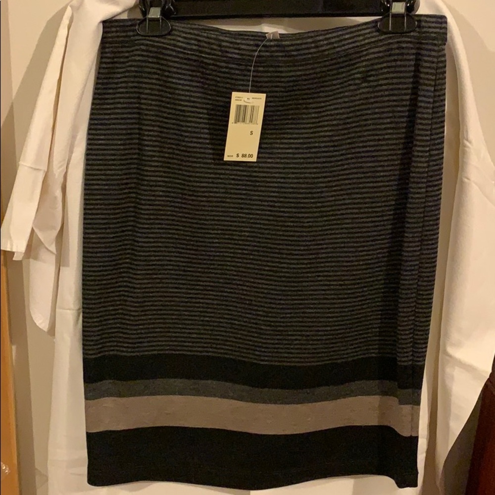 Max studio skirt
